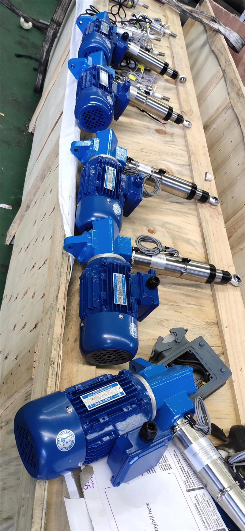 400BP.1--400W超薄電源,N+1備份電源，配置均流電路，主動PFC品